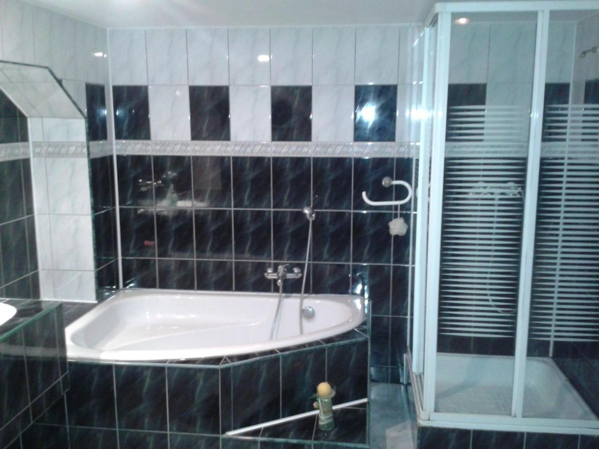 Spacious Holiday Home In Stara Kamienica With Pond Eksteriør billede
